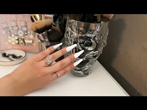 ASMR tapping & scratching around my room 🖤 + camera tapping