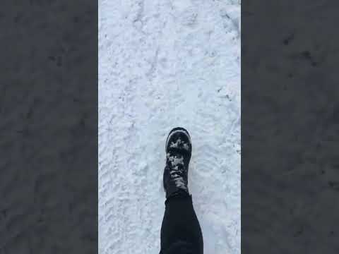 АСМР хрустящий снег топчу ногами)