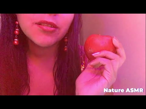 ASMR EATING SOUNDS SLOW AND UPCLOSE JUICY CRUNCHY APPLE