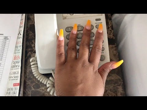 ASMR- HOTEL ROOM TOUR (Tapping / Scratching & Visual Triggers) 🇬🇭💝