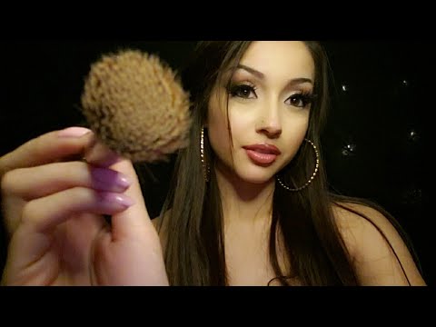 ASMR| Relaxing face stippling+brushing | Tingly mouth sounds 👅👄