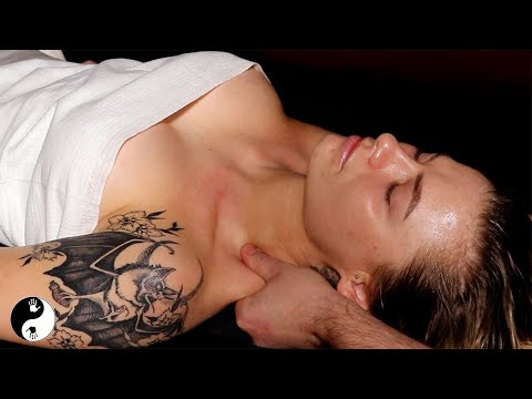 [ASMR] Jaw-Dropping Neck, Chest & Shoulder Massage For Acrobat[No Talking]