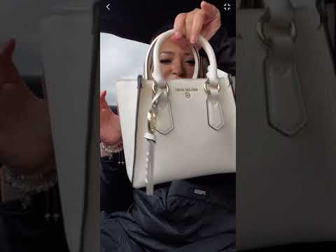 ASMR| Whats in purse? 👛- soft spoken