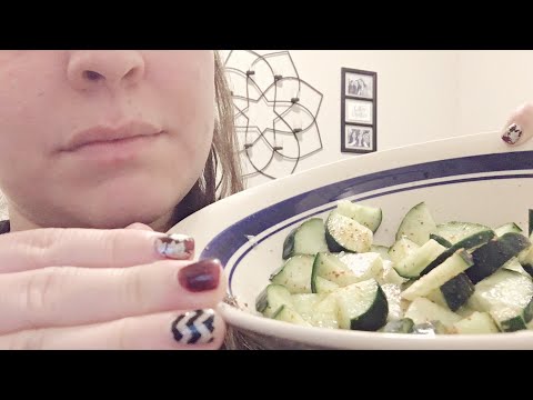 ASMR en ESPAÑOL. Comiendo Pepino! 💗👅Eating Cucumber!