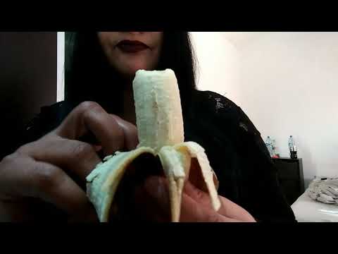 Comiendo una banana  (ASMR en español)