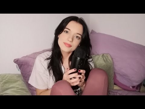 ASMR ESPAÑOL TRIGGER WORDS (whispering and hand movements)