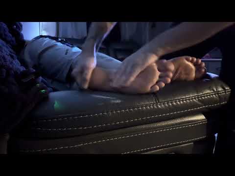 Relaxing Foot Massage ASMR 🦶( on a real person)