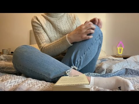 ASMR Multiple Triggers: fabric scratching, book sounds, tapping, candy and mouth sounds ✨💖