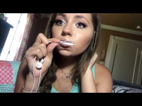 ASMR KISSING + GUM CHEWING INTO APPLE MIC