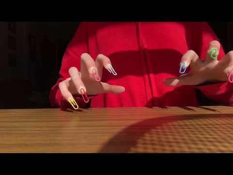 2 min tingles ASMR [table scratching and tapping]
