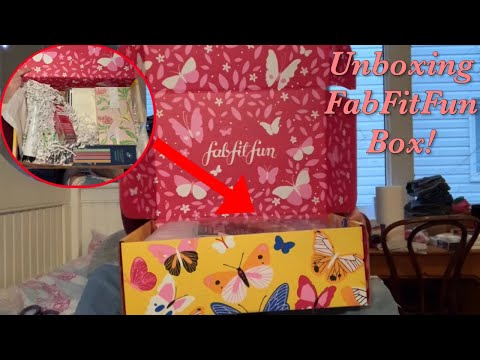 Unboxing a FabFitFun Box - Elizabeth's Life