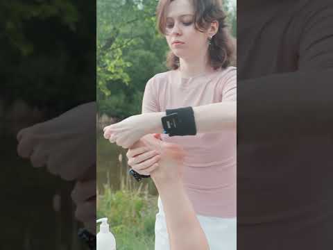 ACMR foot massage in nature by young masseuse for Eveline #footmassage