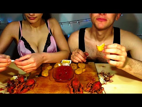 ASMR EATING - McDonalds chicken nuggets - With my boyfriend 😻🙀
