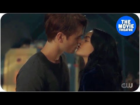 Veronica and Archie Kissing - Riverdale Season 5 Episode 1 | Varchie S5 EP1
