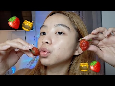 ASMR eating strawberry honey 🍓🍯 it's sour but why is it so tasty?