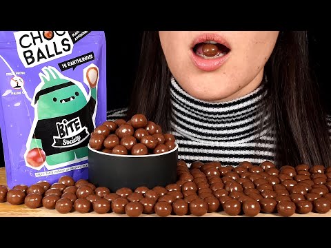 ASMR Eating: Crunchy Chocolate Balls (No Talking)