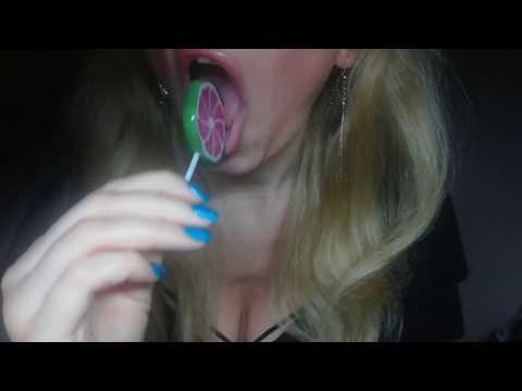 🍭🍭 ASMR licking & sucking a big lollipop 🍭🍭 ~ Relaxing & satisfying sounds