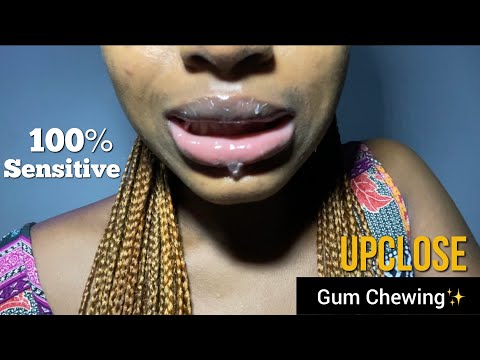 ASMR| Relaxing Gum Chewing in your Ear 👂 Blowing and Popping Gum Bubbles 🫧 Mouth Sounds