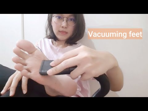 Vacuum the soles of my feet on rainy day (ASMR) EP.7 | Vacuum Vlog