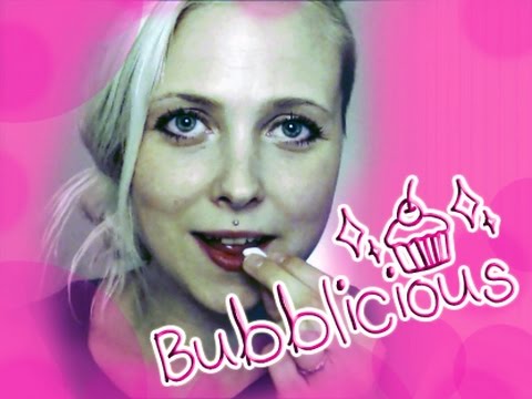 Chewing Gum & Blowing Bubbles *Close Up ASMR*