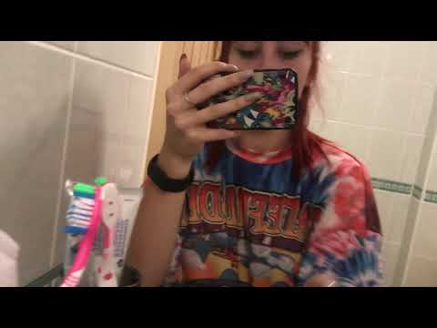 asmr | tapping & scratching around my bathroom! with a little build up tapping & tracing🥗
