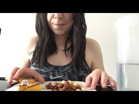 ASMR eating crunchy snacks! Chewing mouth sounds