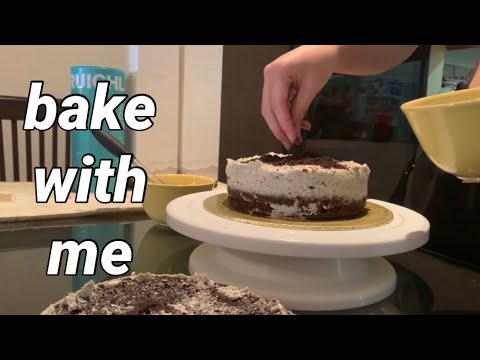 Decorating A Cake In ASMR ( watch me have a mental breakdown pt.1)