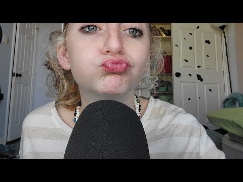 ASMR//mic scratching and brushing *very tingly*