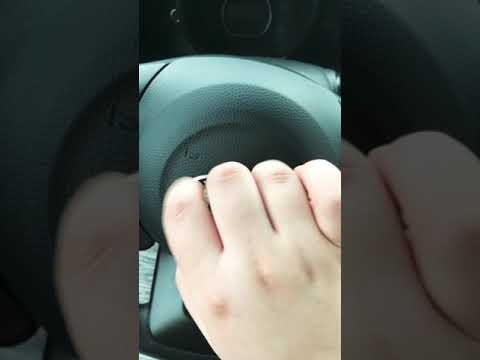 ASMR - tapping & scratching in the car 🚗