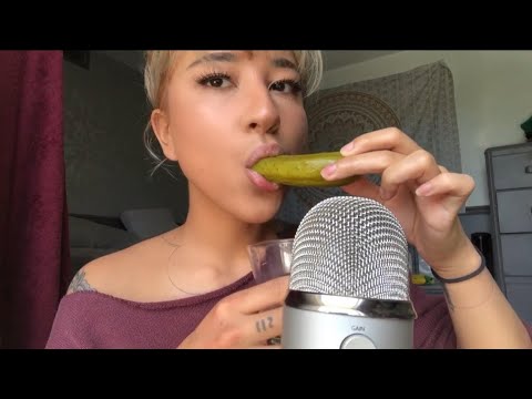 ASMR Pickle Eating Sounds (VERY Crunchy)