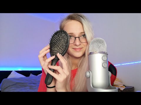 ASMR | The Famous Hair Brush Tapping (Scratching on Bristles/ Tapping)