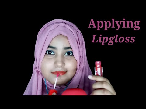 ASMR // Applying My Favourite Lipgloss