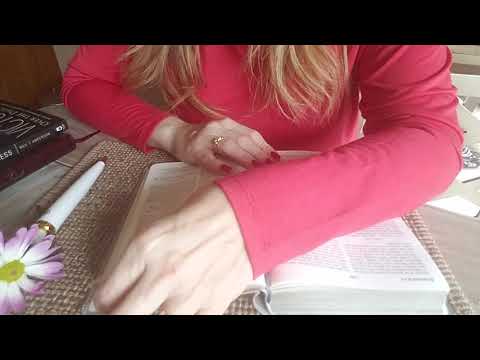 ASMR 📖 Bible Reading 🌷 Soft Spoken 👂 Paper Sounds 🕇 Christian 🖑Tapping