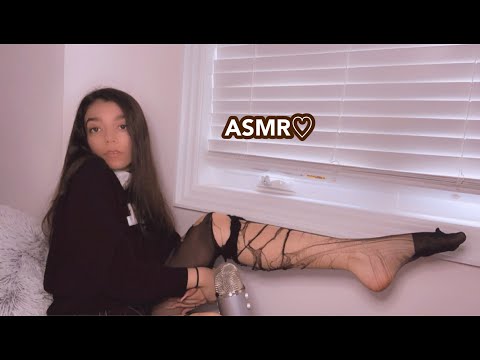 ASMR | RIPPING MY STOCKINGS WITH THE LONGEST NAILS EVER!! *tingles for ur ears* RELAXATION💙