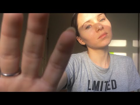Spanish ASMR In The Sun☀️ (Positive Affirmations & Hand Movements)