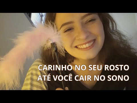 ASMR CARINHO NO ROSTO COM PENA E SONS DE BOCA | Gatilhos Visuais ♥ Camila ASMR