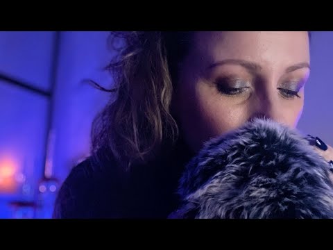 Indovina cosa sussurro | ASMR trigger words ear to ear | inaudible, fluffy mic scratching