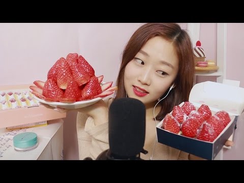 EatingASMR🍓딸기뷔페🍓(딸기오믈렛,마카롱,티라미수,생크림)Ultimate Strawberry Eating Sound🍓