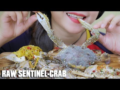 ASMR RAW SENTINEL CRAB SOAKED IN THAI STYLE FISH SAUCE , EATING SOUNDS | LINH-ASMR