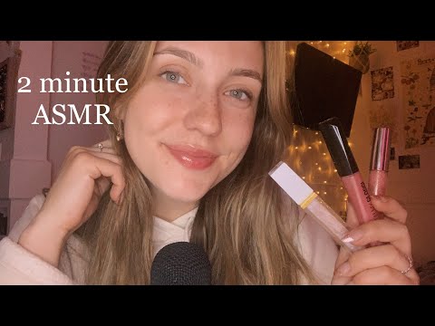 ASMR 2 Minute Lipgloss Collection💋 (mouth sounds, tapping, kisses)