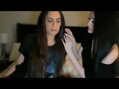 ASMR| PLAYING WITH MY FRIENDS HAIR W/GENTLE WHISPER RAMBLES(TRYING TO GIVE HER ASMR)