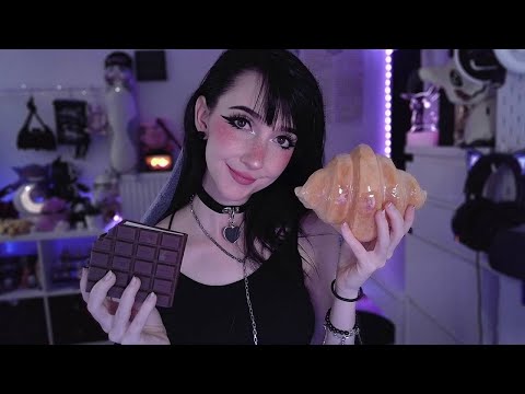ASMR ☾ just a simple tapping and scratching video 😴