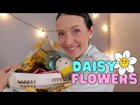 Daisy Flowers 🌸 What's In My Bag 👛🎒🐝 ASMR