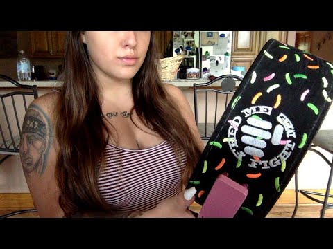 ASMR- Tapping & Scratching On My Lifting Belt