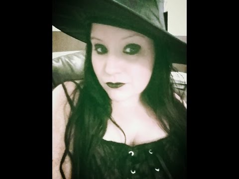 ASMR WITCH AT HALLOWEEN - SPOOKY TINGLES - PERSONAL ATTENTION / HAND MOVEMENTS