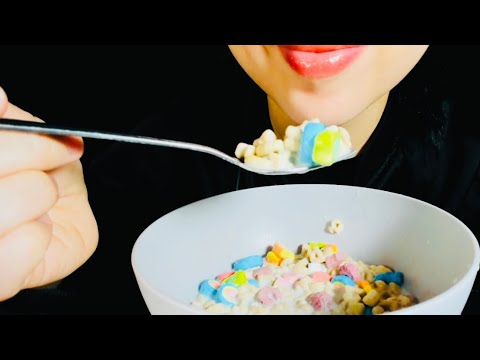ASMR|Eating Cereal|Lucky Charms|#asmrsounds