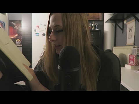 [ASMR] Showing my Book collection (Dutch/English)