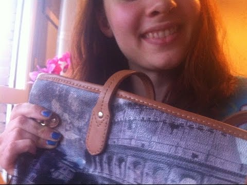 ASMR What's in my bag , Show and Tell, Whispering, Tapping (ita)