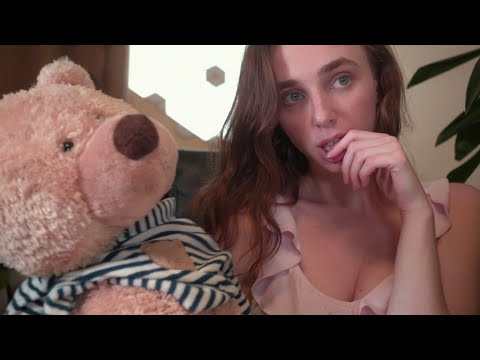 ASMR- GIRLFRIEND TEACHES YOU HOW TO KISS TUTORIAL (Breathing, Kissing and Mouth Sounds)