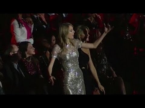 Taylor Swift Awkward Dance Moves at Grammys 2014 Awards Show